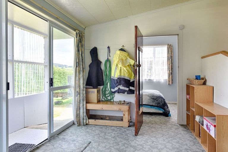 Photo of property in 16 Tokanui Haldane Road, Tokanui, 9884