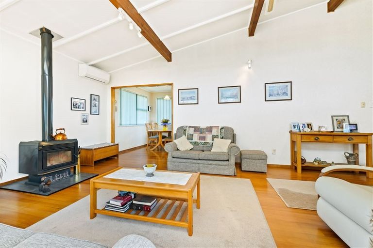 Photo of property in 23 Finlow Drive, Te Atatu South, Auckland, 0610