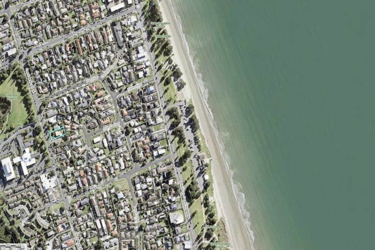 Photo of property in 53 Centreway Road, Orewa, 0931