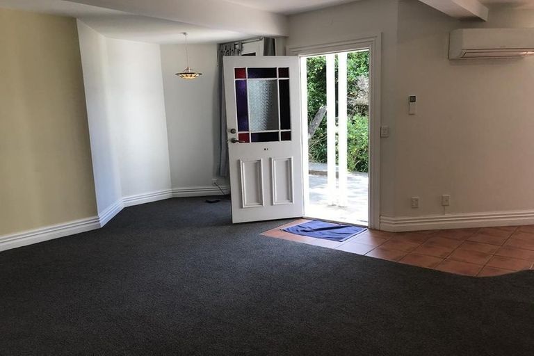 Photo of property in 56 Kelburn Parade, Kelburn, Wellington, 6012