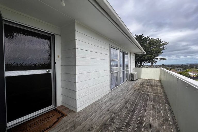 Photo of property in 1/27 Midgley Road, West Harbour, Auckland, 0618