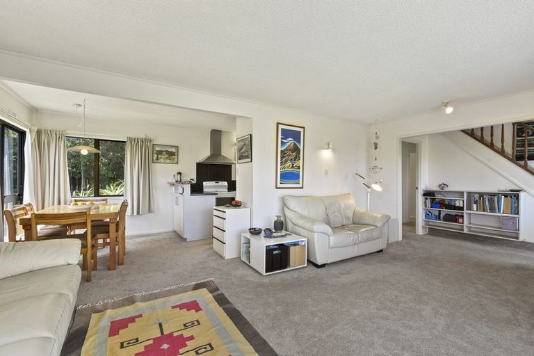 Photo of property in 2 Paulownia Place, Totara Heights, Auckland, 2105