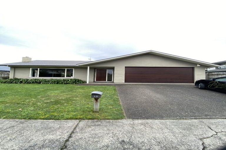 Photo of property in 15 Sierra Court, Roslyn, Palmerston North, 4414