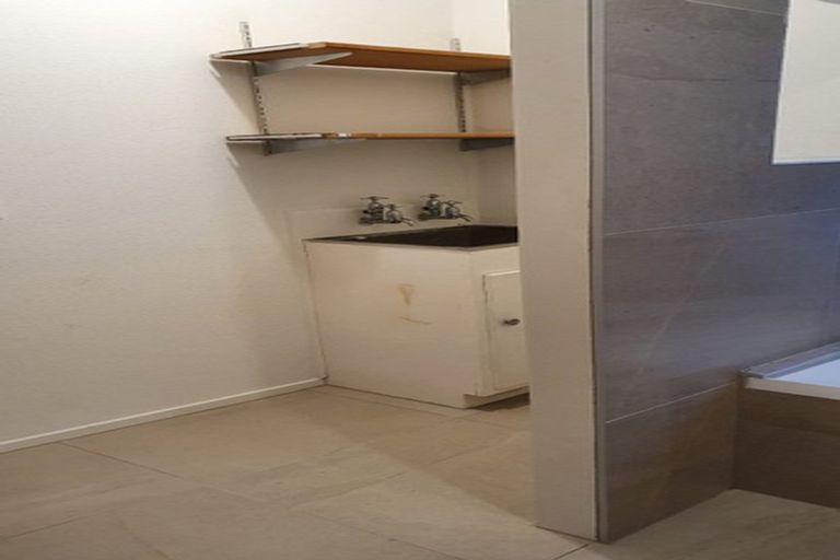 Photo of property in 36 Sunset Road, Unsworth Heights, Auckland, 0632