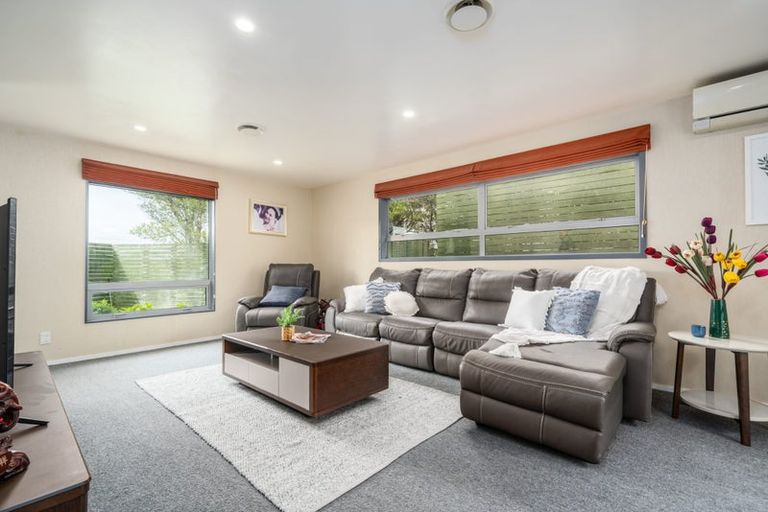 Photo of property in 54 Amesbury Drive, Churton Park, Wellington, 6037