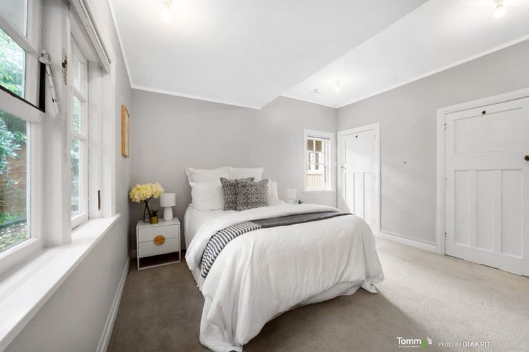 Photo of property in 9 Wadestown Road, Wadestown, Wellington, 6012