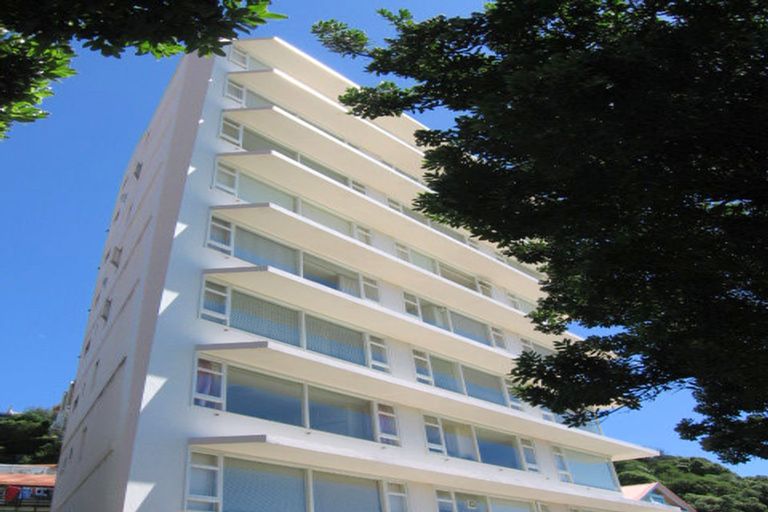 Photo of property in Clifton Towers, 202 Oriental Parade, Oriental Bay, Wellington, 6011