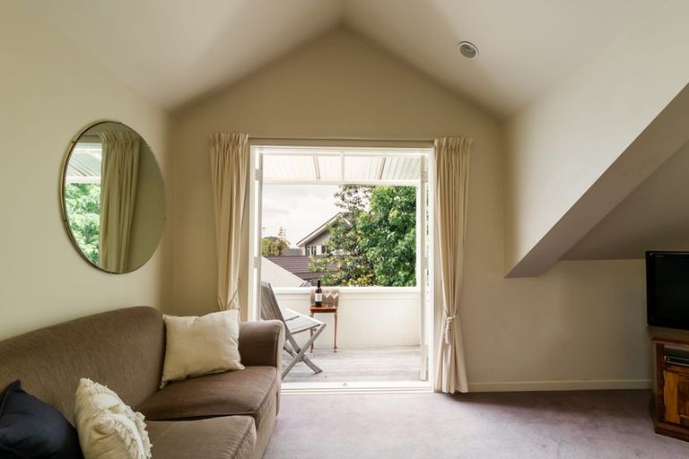 Photo of property in 15b King Edward Parade, Devonport, Auckland, 0624