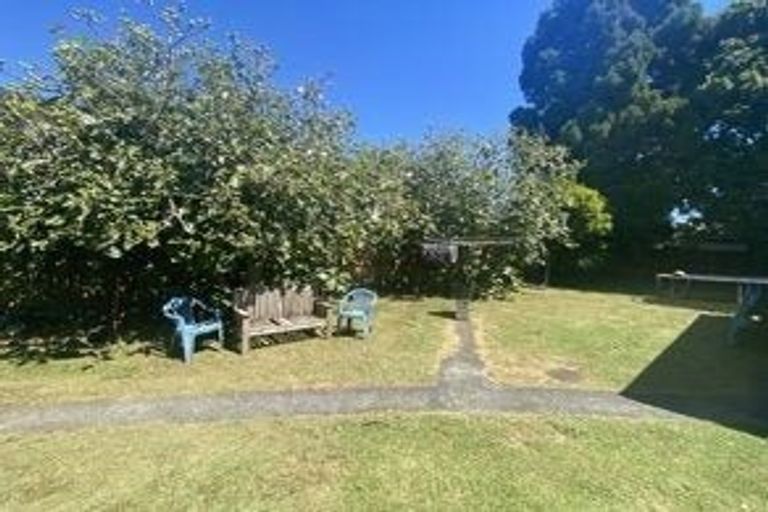 Photo of property in 51 Beach Road, Te Atatu Peninsula, Auckland, 0610