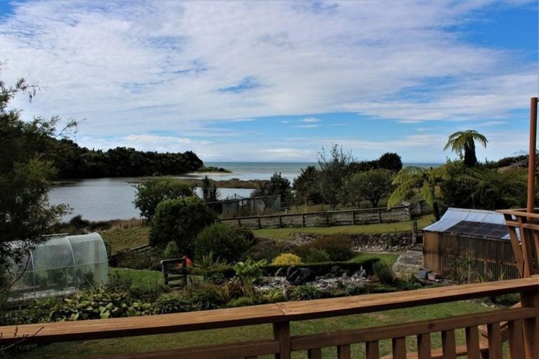 Photo of property in 50 Rangihaeata Road, Rangihaeata, Takaka, 7182