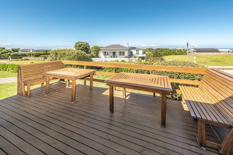 Photo of property in 22 Okiwa Terrace, Waiinu Beach, Wanganui, 4588