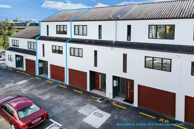 Photo of property in Lynn Park Terrace, 7/12 Ambrico Place, New Lynn, Auckland, 0600