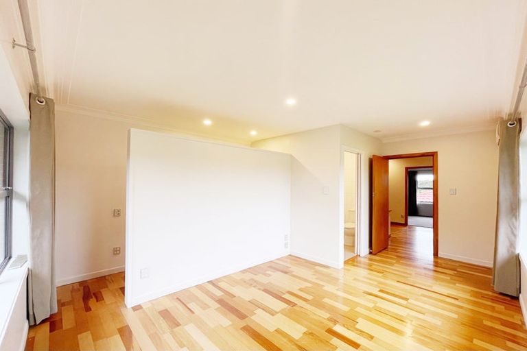 Photo of property in 38 Tui Glen Road, Birkenhead, Auckland, 0626