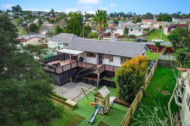 Photo of property in 9 West Harbour Drive, West Harbour, Auckland, 0618