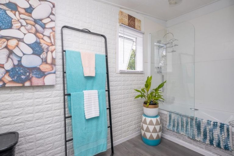 Photo of property in 3 Preston Street, Eltham, 4322