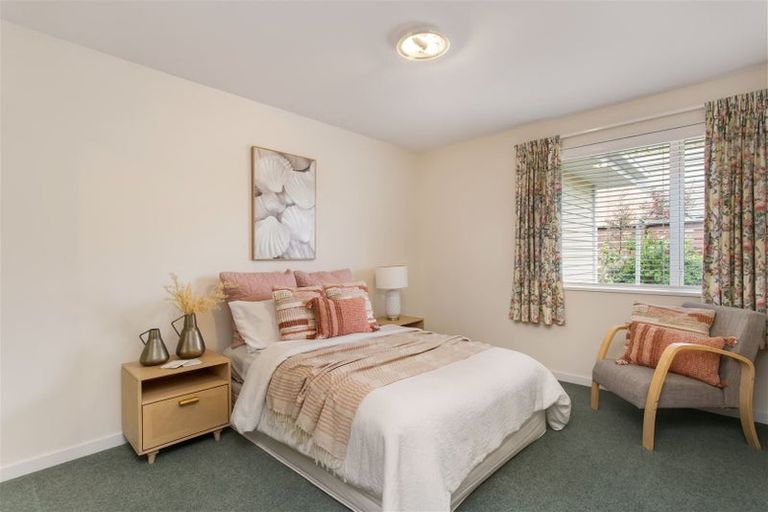 Photo of property in 15 Acorn Close, Waltham, Christchurch, 8023