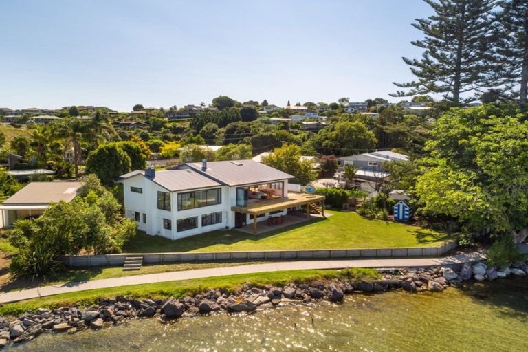 Photo of property in 12 Beach Grove, Omokoroa, 3114