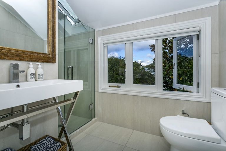 Photo of property in 49b Roland Road, Greenhithe, Auckland, 0632
