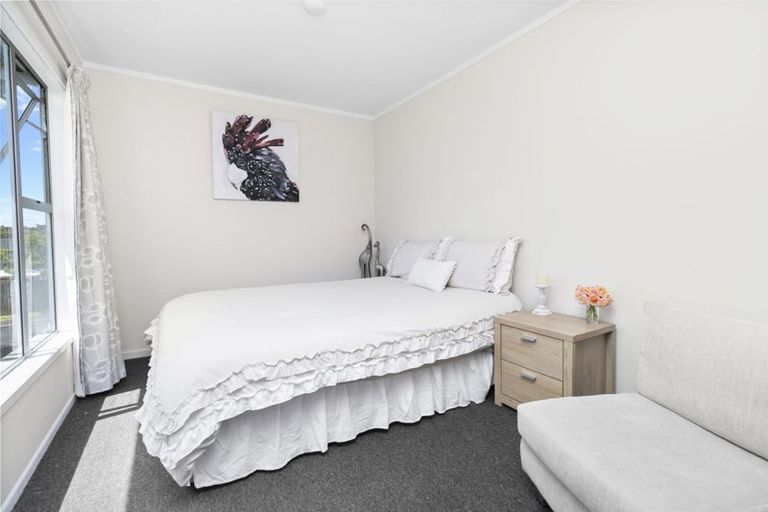 Photo of property in 2 Titiwai Place, Birkenhead, Auckland, 0626