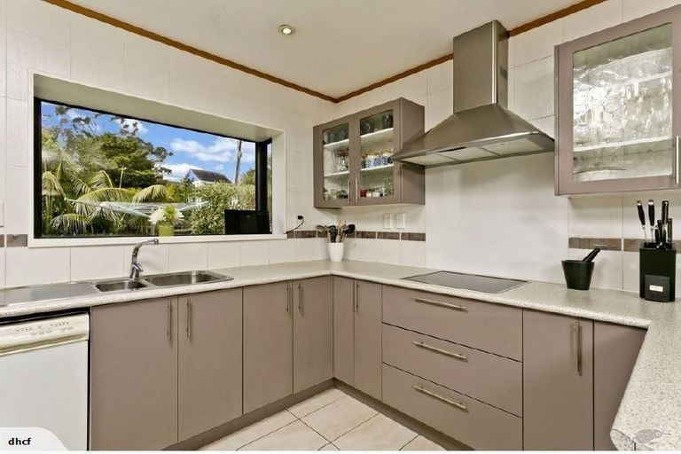 Photo of property in 1/2a Sunnynook Road, Sunnynook, Auckland, 0620