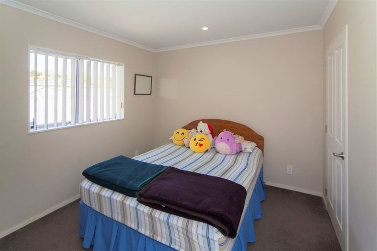 Photo of property in 16 Nirmal Place, Sunnyvale, Auckland, 0612