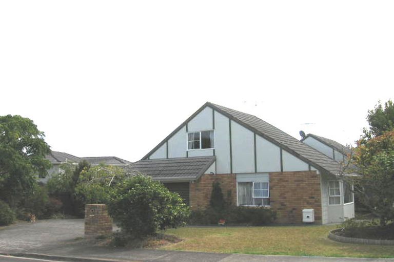 Photo of property in 4 Scorpio Place, Windsor Park, Auckland, 0632