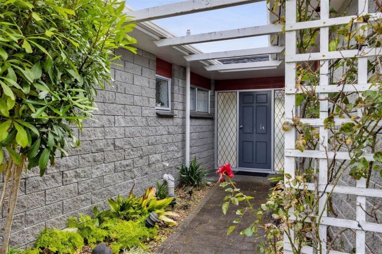 Photo of property in 146 Heta Road, Highlands Park, New Plymouth, 4312