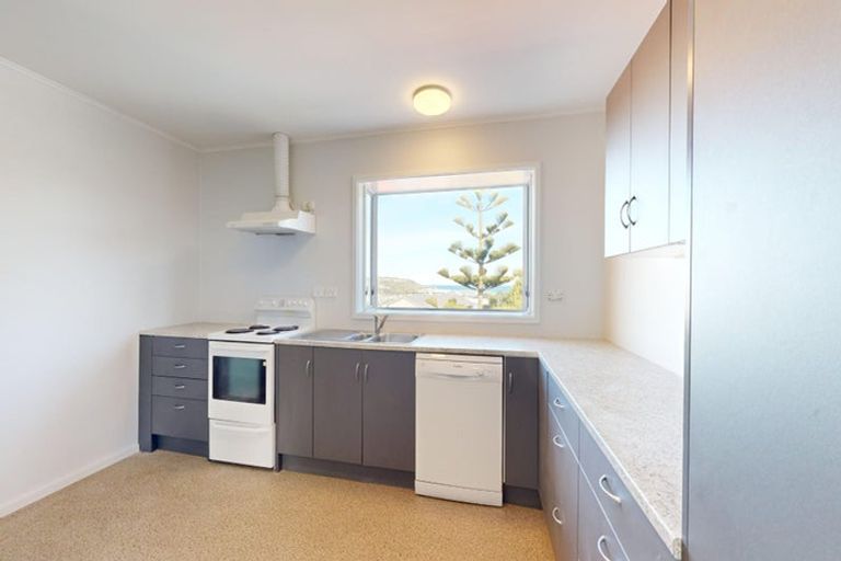 Photo of property in 21 Akaroa Drive, Maupuia, Wellington, 6022