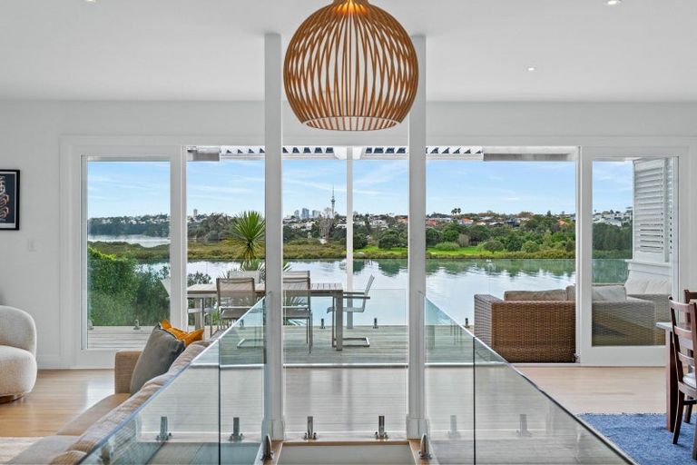 Photo of property in 1 Bangor Street, Point Chevalier, Auckland, 1022