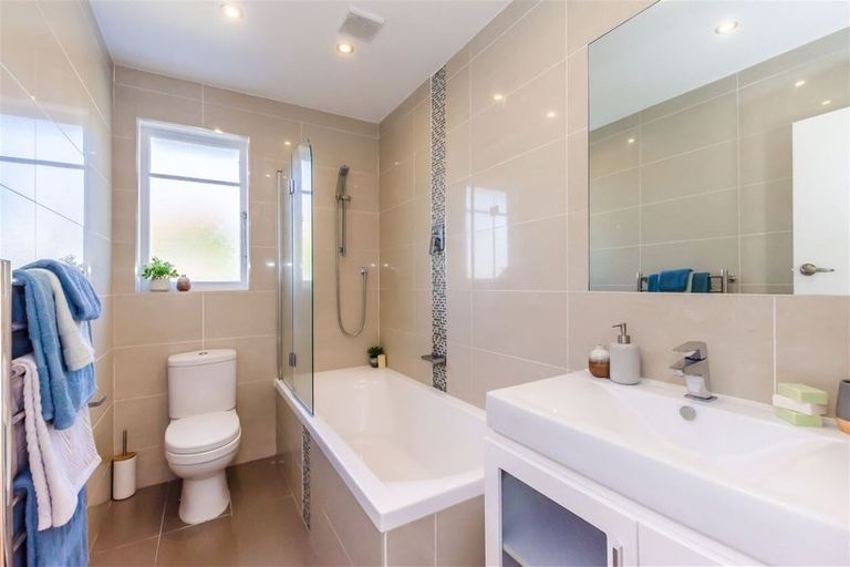 Photo of property in 1 Hadfield Place, Paraparaumu Beach, Paraparaumu, 5032