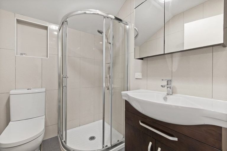 Photo of property in 2/6 John Jennings Drive, Oteha, Auckland, 0632