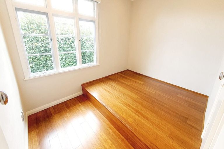 Photo of property in 210 Onewa Road, Birkenhead, Auckland, 0626