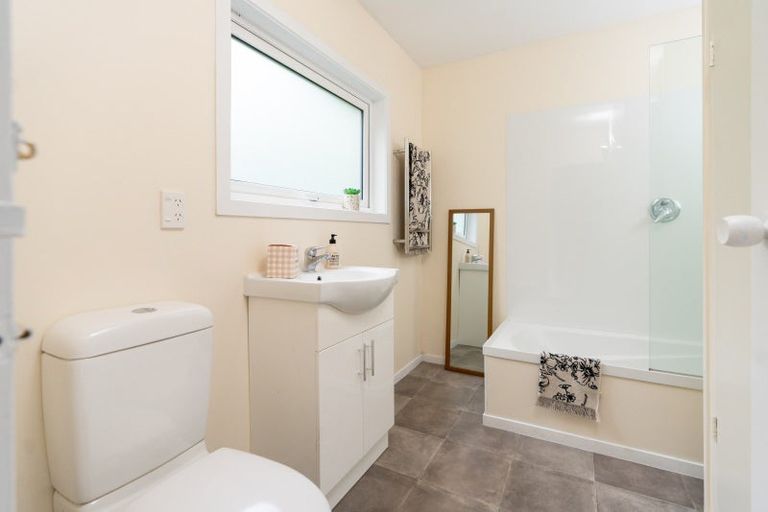 Photo of property in 2/72 Homebush Road, Khandallah, Wellington, 6035