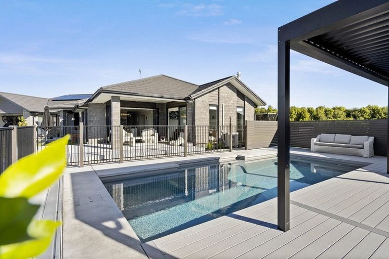 Photo of property in 15 Mike Smith Drive, Cambridge, 3434