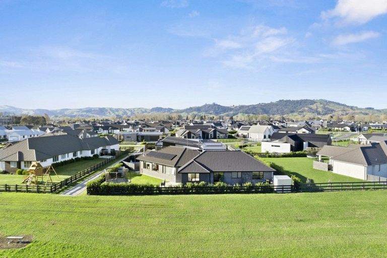 Photo of property in 15 Mike Smith Drive, Cambridge, 3434