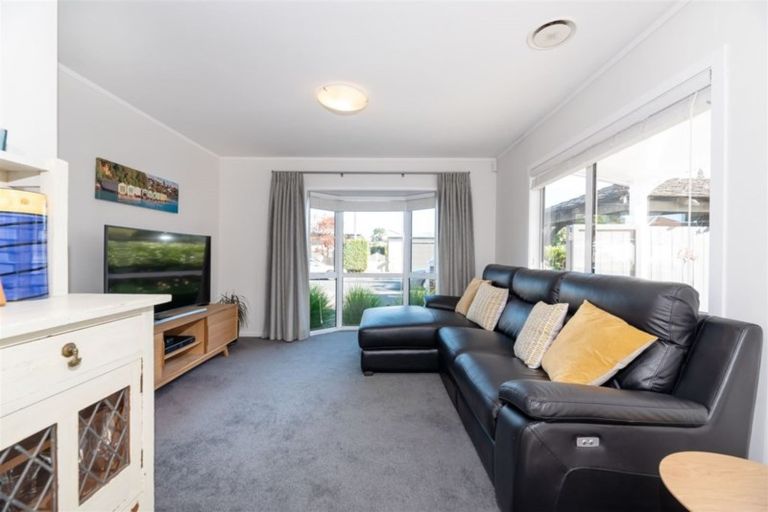 Photo of property in 1a Barberry Lane, Te Atatu Peninsula, Auckland, 0610