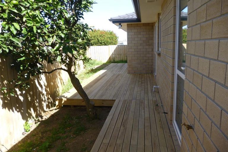 Photo of property in 72 Prince Regent Drive, Half Moon Bay, Auckland, 2012