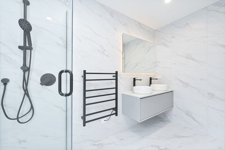 Photo of property in 35 Taipahitini Road, Rosehill, 2113