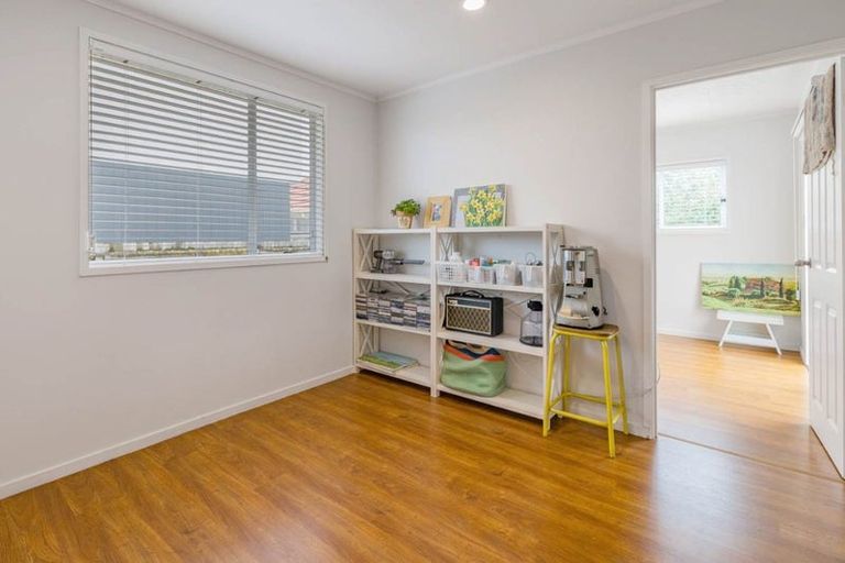 Photo of property in 2/18 Ocean View Road, Northcote, Auckland, 0627
