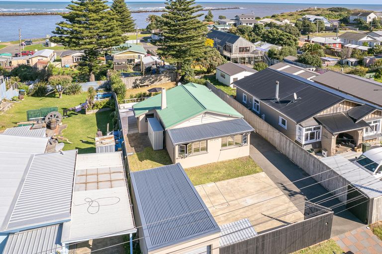 Photo of property in 9 Ashton Terrace, Castlecliff, Whanganui, 4501