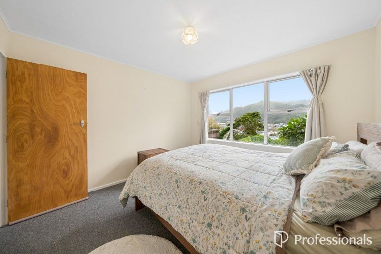 Photo of property in 7a Lincoln Grove, Wainuiomata, Lower Hutt, 5014
