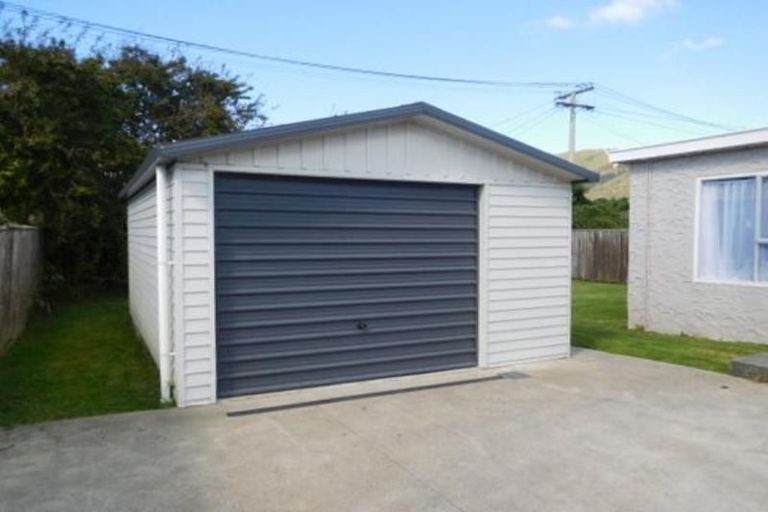 Photo of property in 82 Hewer Crescent, Naenae, Lower Hutt, 5011