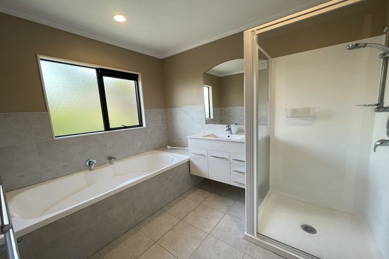 Photo of property in 26 Ballymore Drive, Pinehill, Auckland, 0632