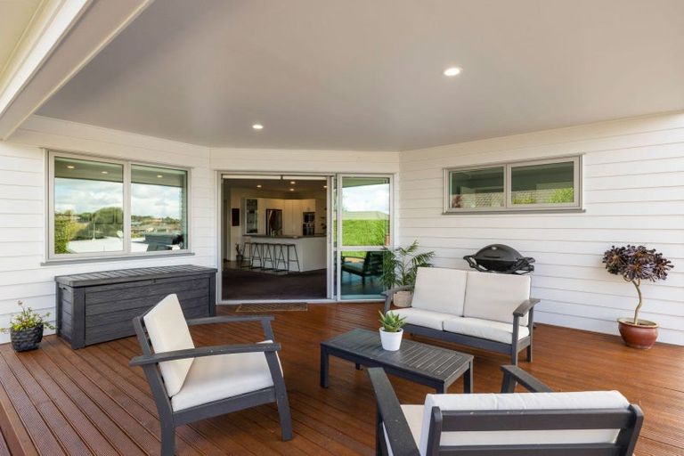 Photo of property in 107 Farnborough Drive, Grandview Heights, Hamilton, 3200