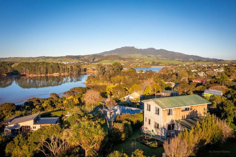 Photo of property in 4 Robertson Street, Raglan, 3225