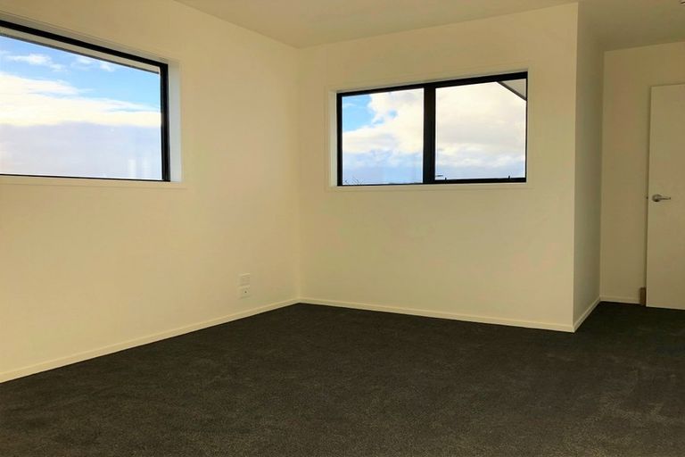 Photo of property in 1 Robalan Close, Halswell, Christchurch, 8025