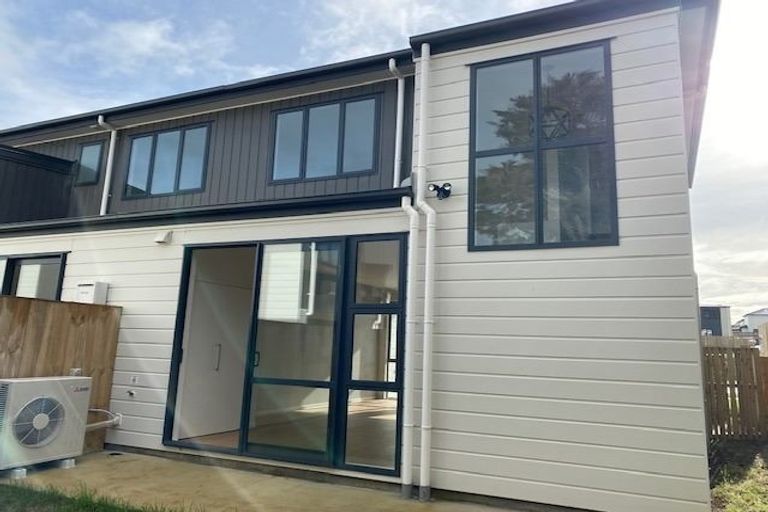 Photo of property in 20 Karoro Road, One Tree Point, 0118