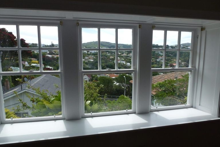 Photo of property in 5a Grove Road, Kelburn, Wellington, 6012