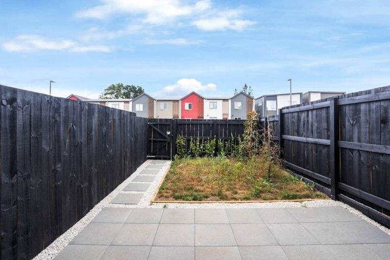 Photo of property in 7 Valour Lane, Papakura, 2110