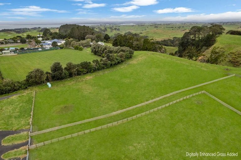 Photo of property in 2594 Awhitu Road, Awhitu, 2684